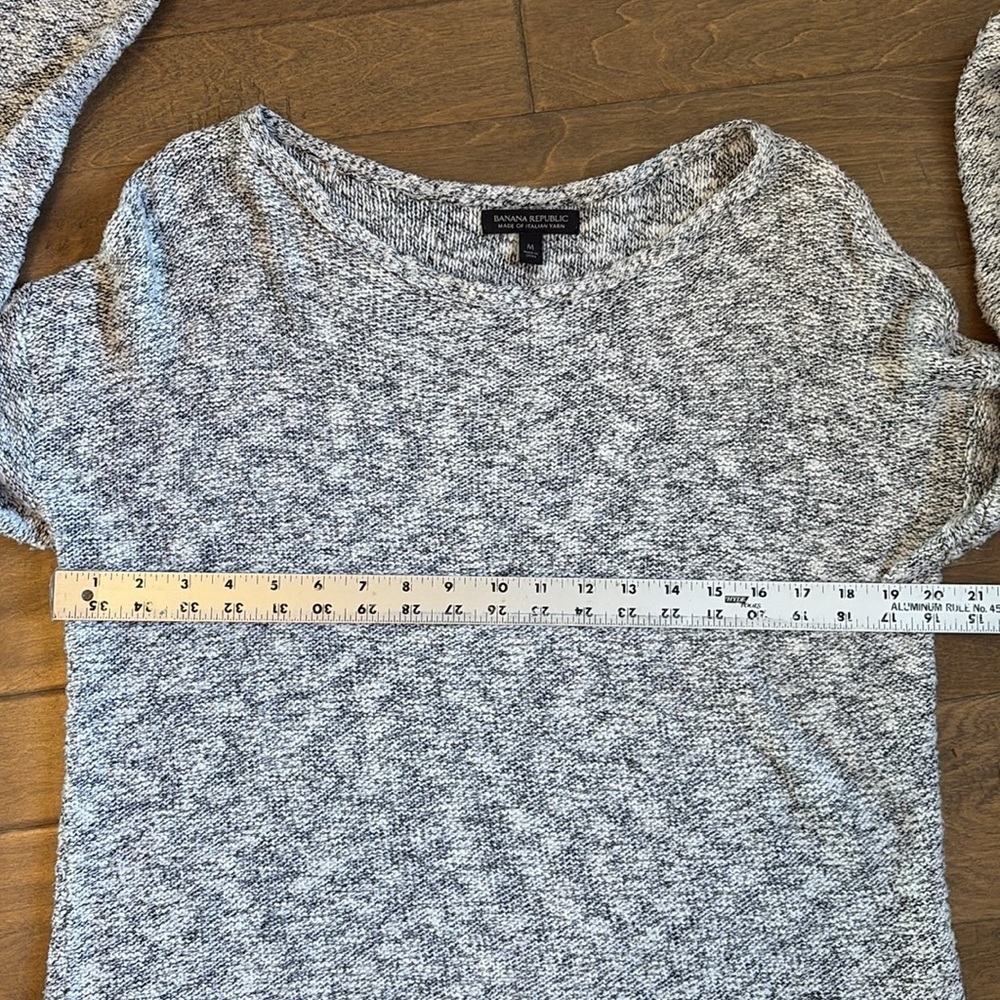 Banana Republic Italian Yarn Sweater Long Sleeve Boat Neck Gray Cream Medium - Picture 5 of 9